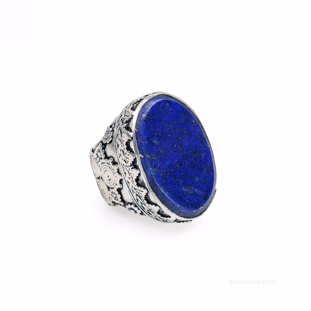 Pakistani lapis lazuli ring with engraved setting