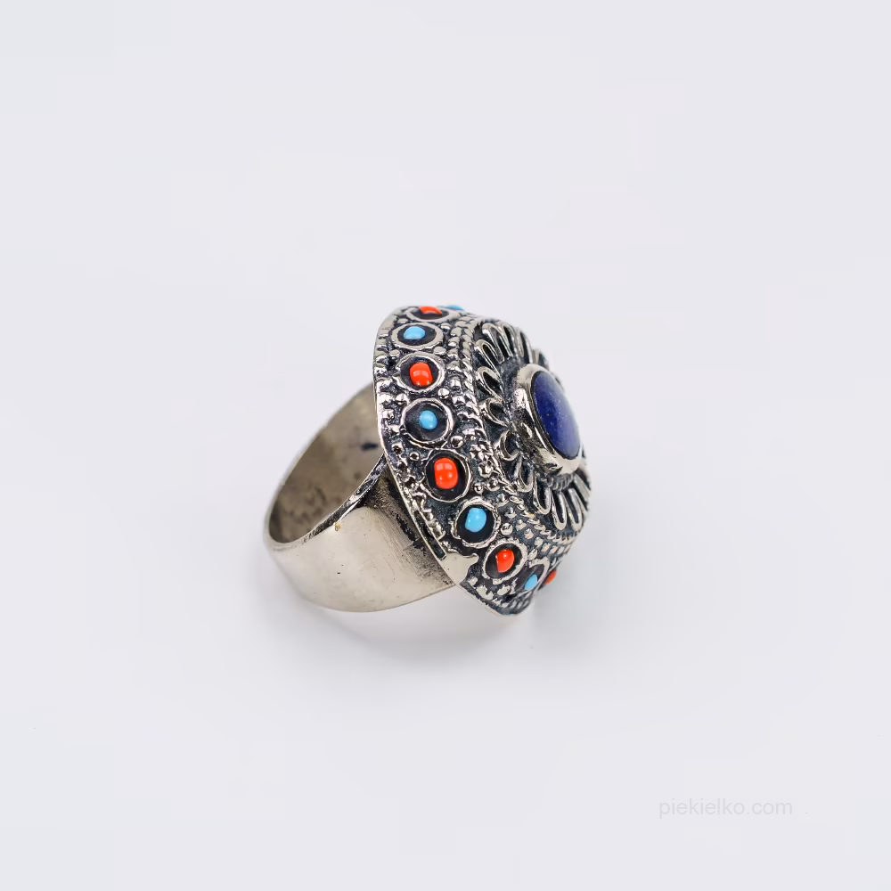 Pakistański pierścionek z lapis lazuli w mozaikowej ramie