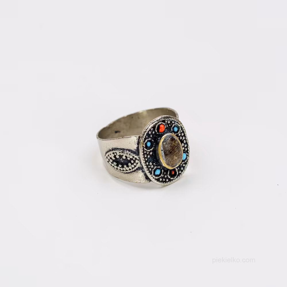 Pakistani agate ring in a mosaic frame