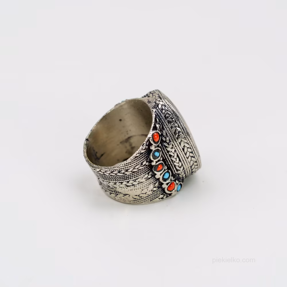 Sygnet z jaspisem tygrysim i mozaiką korali