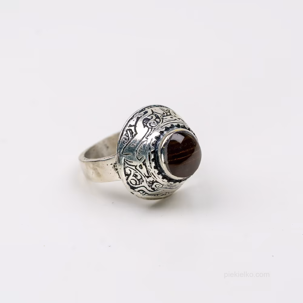 Brown agate signet ring with hand engraving
