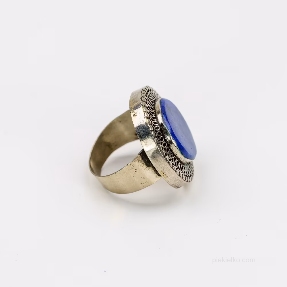 Sygnet z lapis lazuli w ażurowej koronie