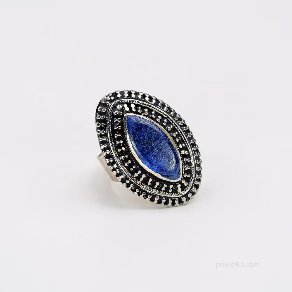 A slim signet ring with lapis lazuli and a double border