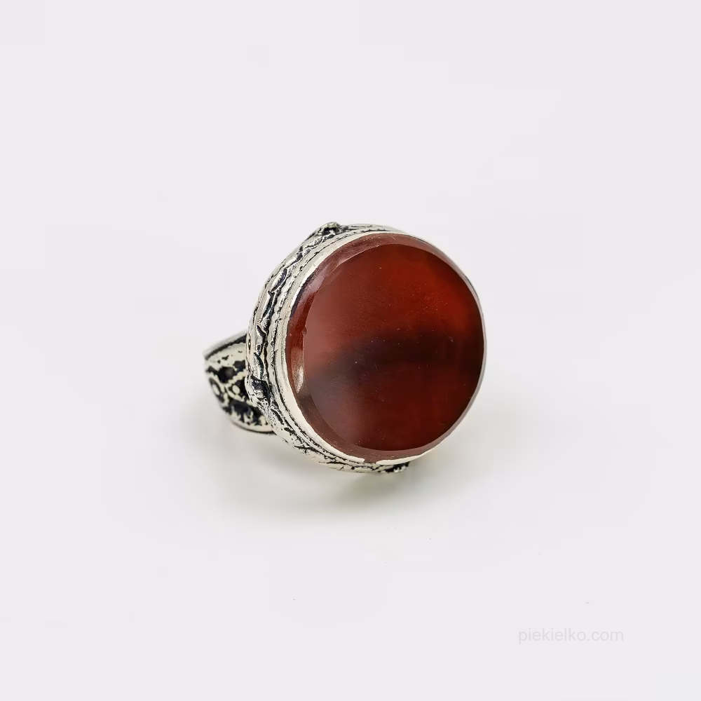 Warm red agate in a carved crown