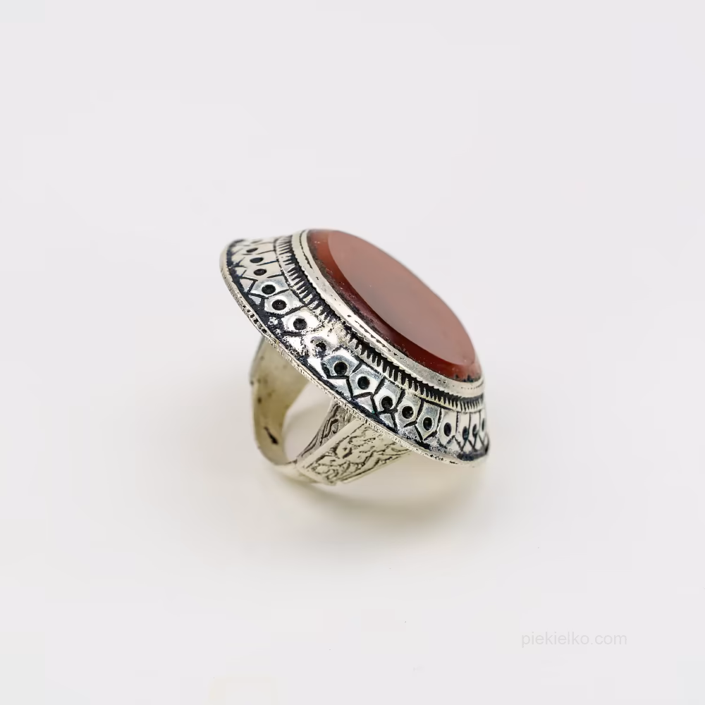 Ognista runda – karneol w koronie z oksydą