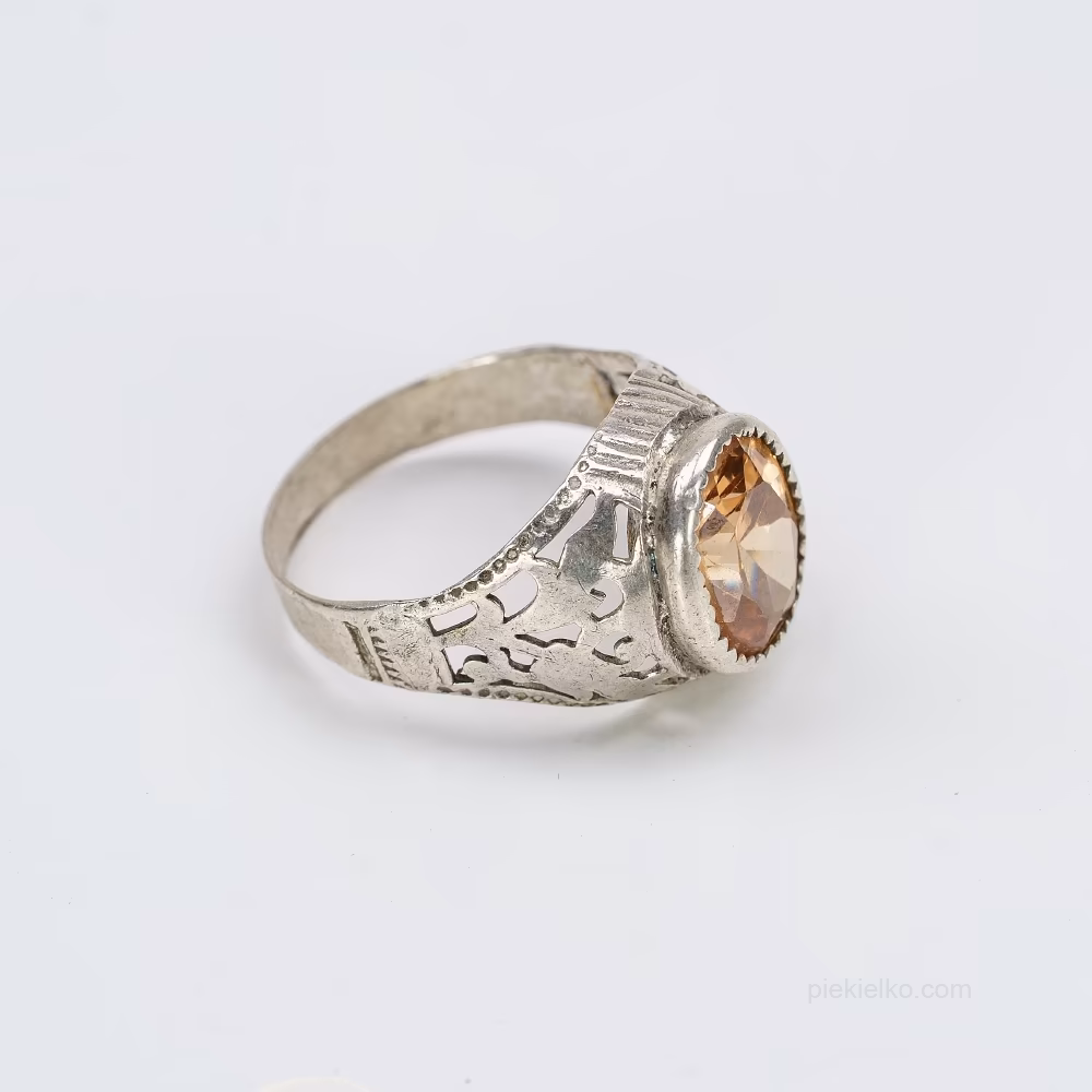 Żółty punkt – okrągły cytryn w rytej kasecie