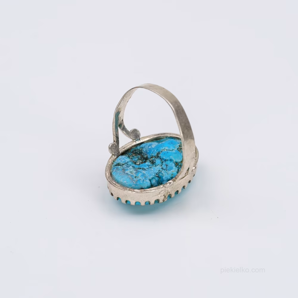 Turkusowa pełnia – owal w ząbkowanej koronie