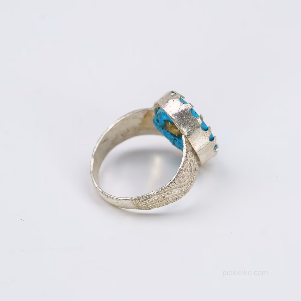 Błękitna oaza – turkus w rytej oprawie z Pakistanu