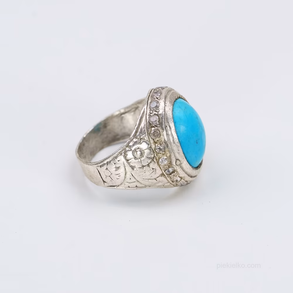 Masywna obrączka z turkusem – grawer i patyna