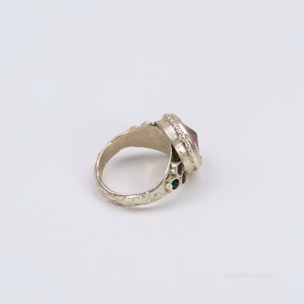 Srebrny pierścień Kuchi ze szkłem